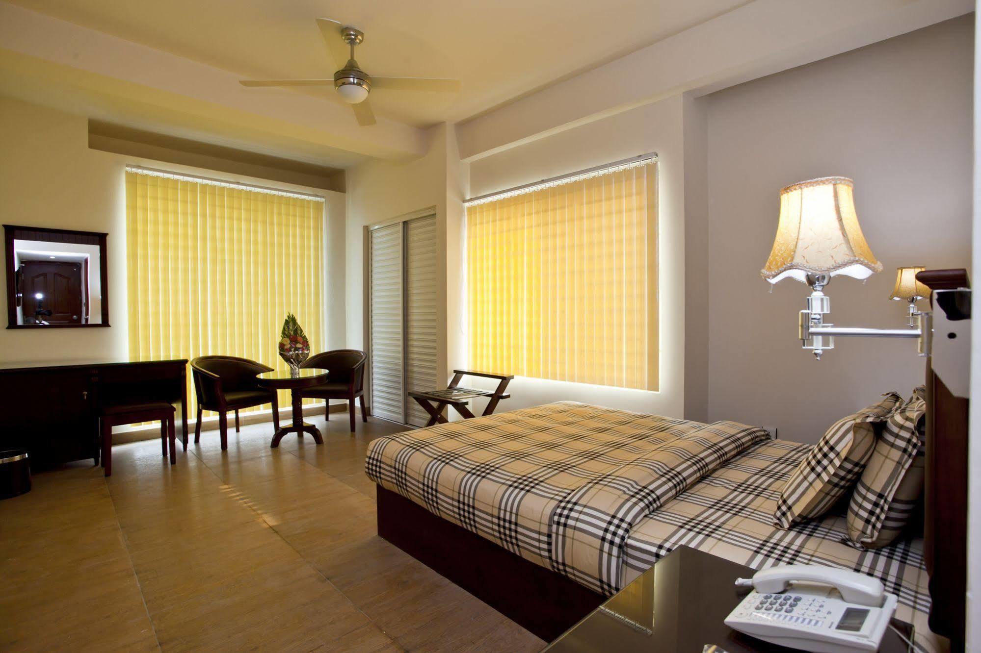 La Rose Hotel Sylhet Dış mekan fotoğraf