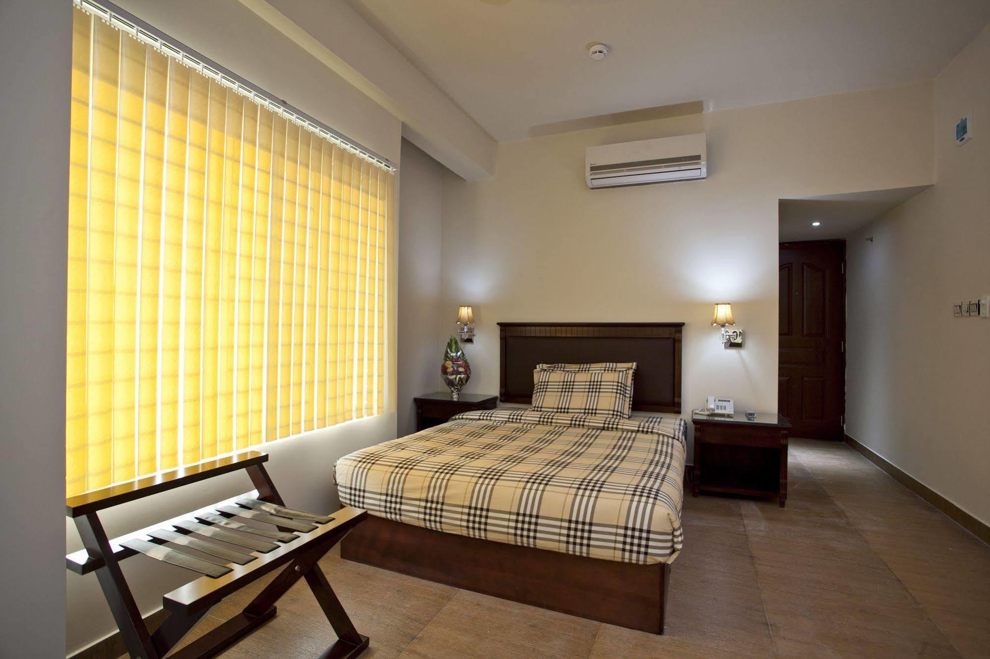 La Rose Hotel Sylhet Dış mekan fotoğraf